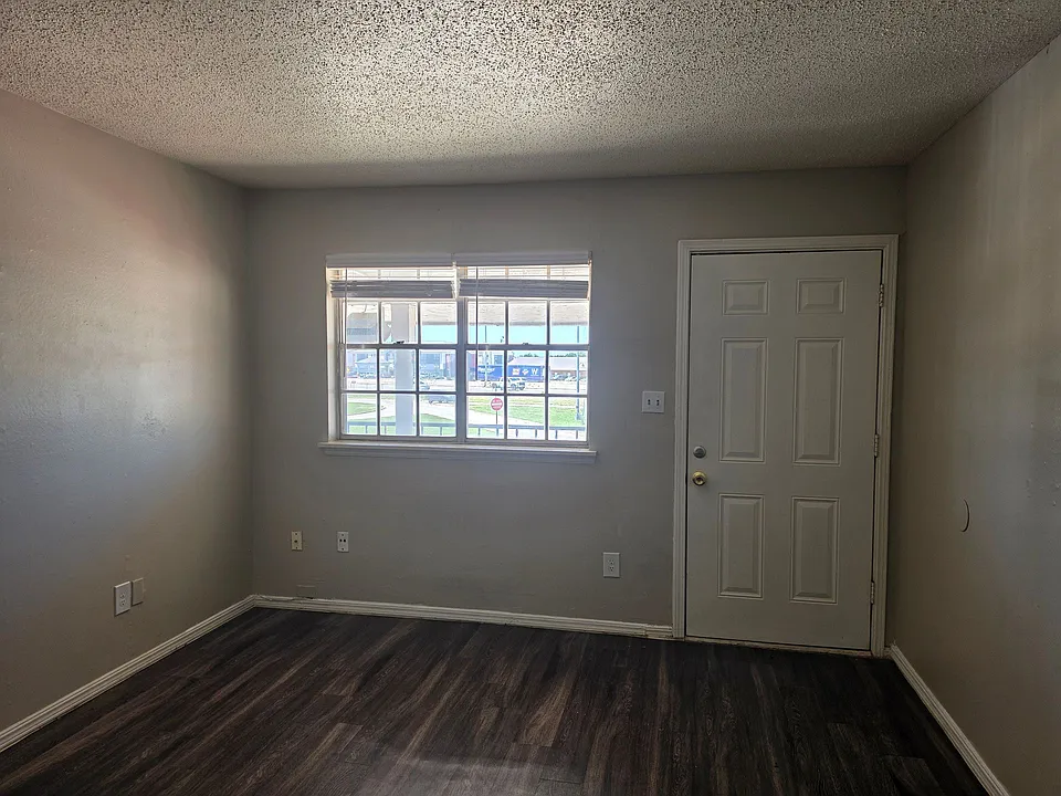 Discover Ridgewood Village Apartments in Moore, OK