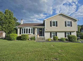 33 Tardy Rd, Chicopee, MA 01020