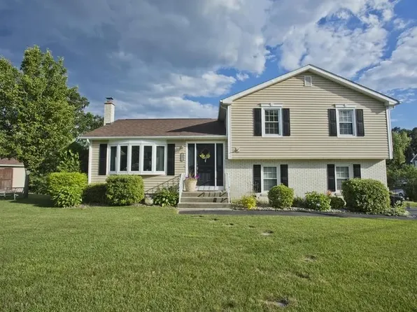 33 Tardy Rd, Chicopee, MA 01020