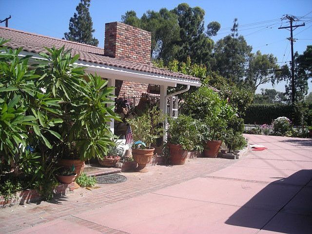 1st image of 2549 E Vine Ave