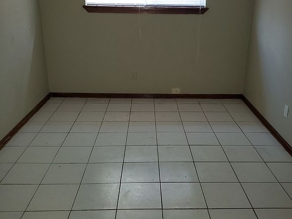 3rd image of 1805 White Tail Dr