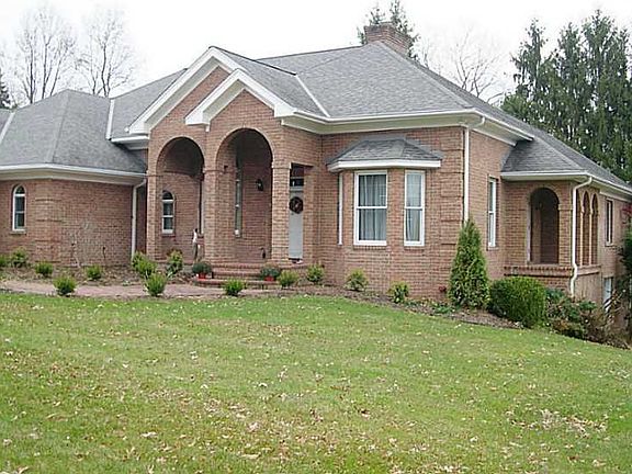 3rd image of 754 Laurel Dr