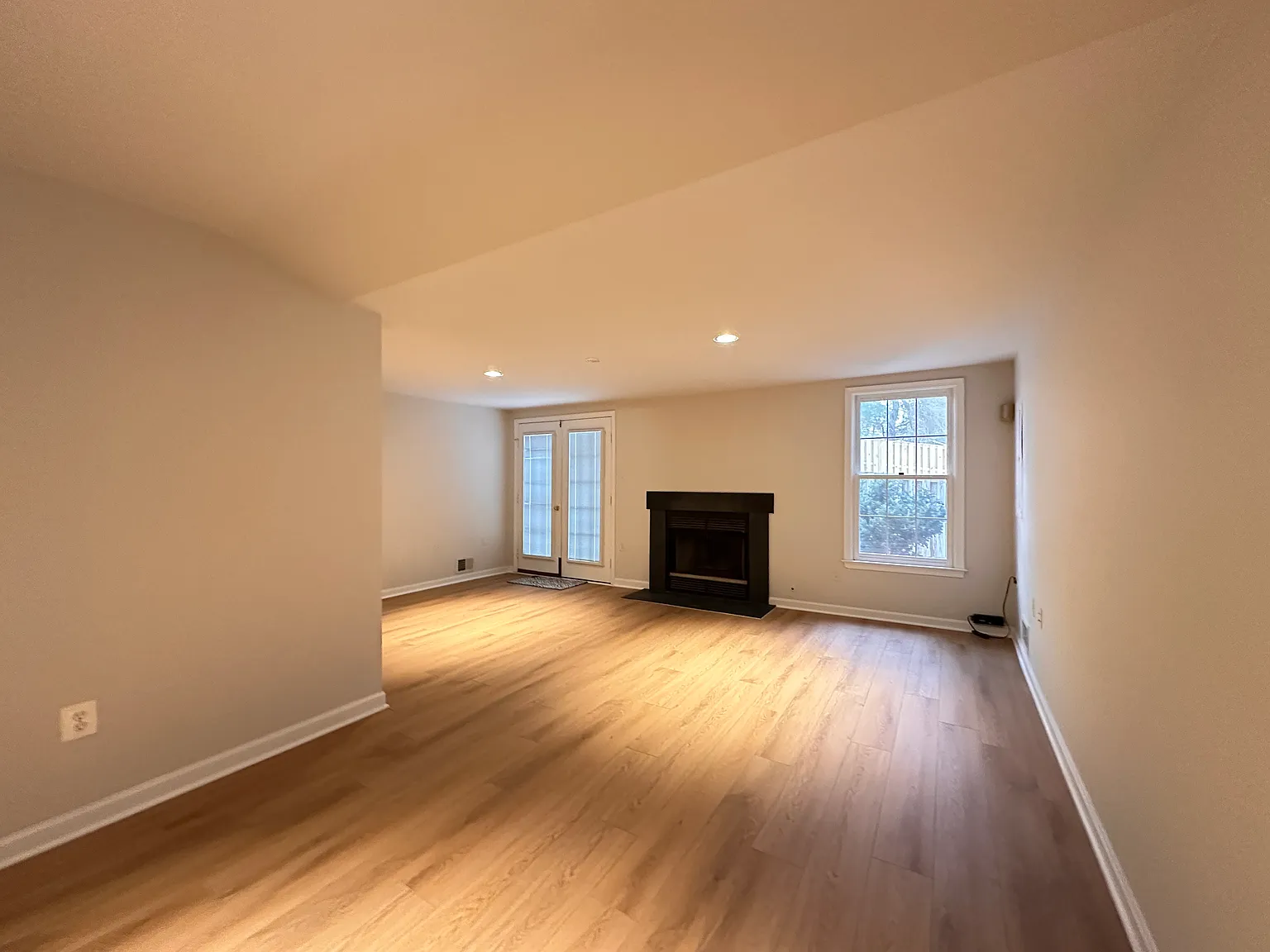4 bed, 3.5 bath, 2102 sqft, $1,350 — Photo 4