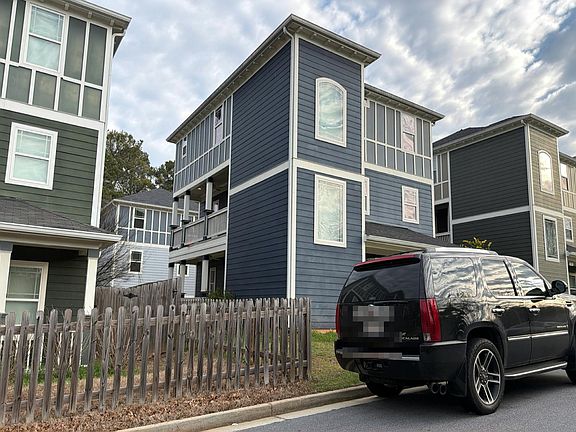 3rd image of 696 Rose Palm Ln