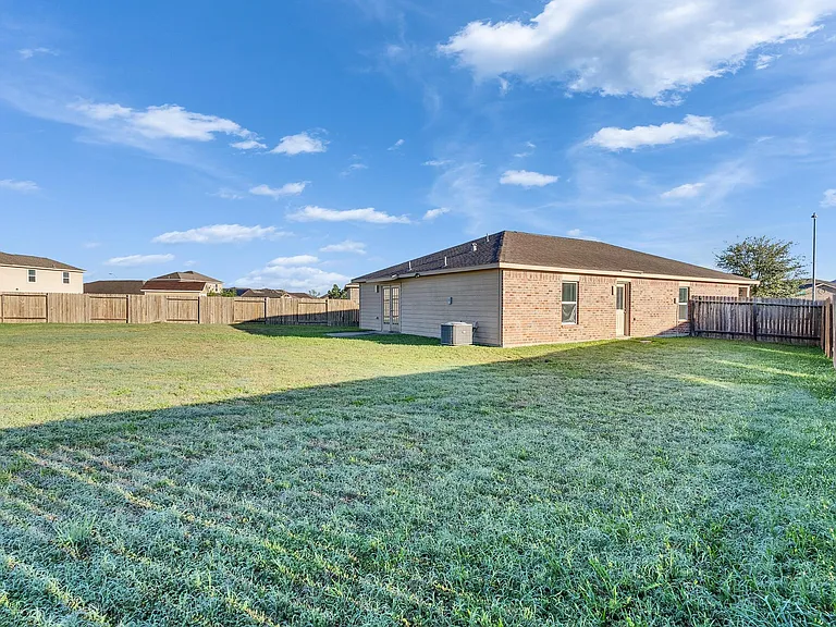22419 Iron Mill Dr — Photo 27