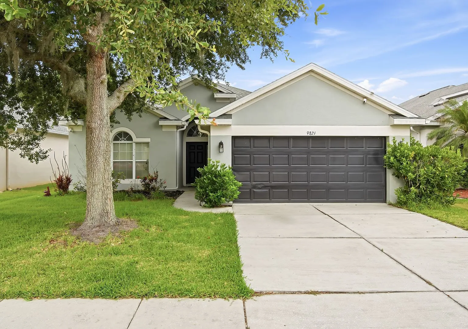 Beautiful Single Story 3/2 Home — Photo 1