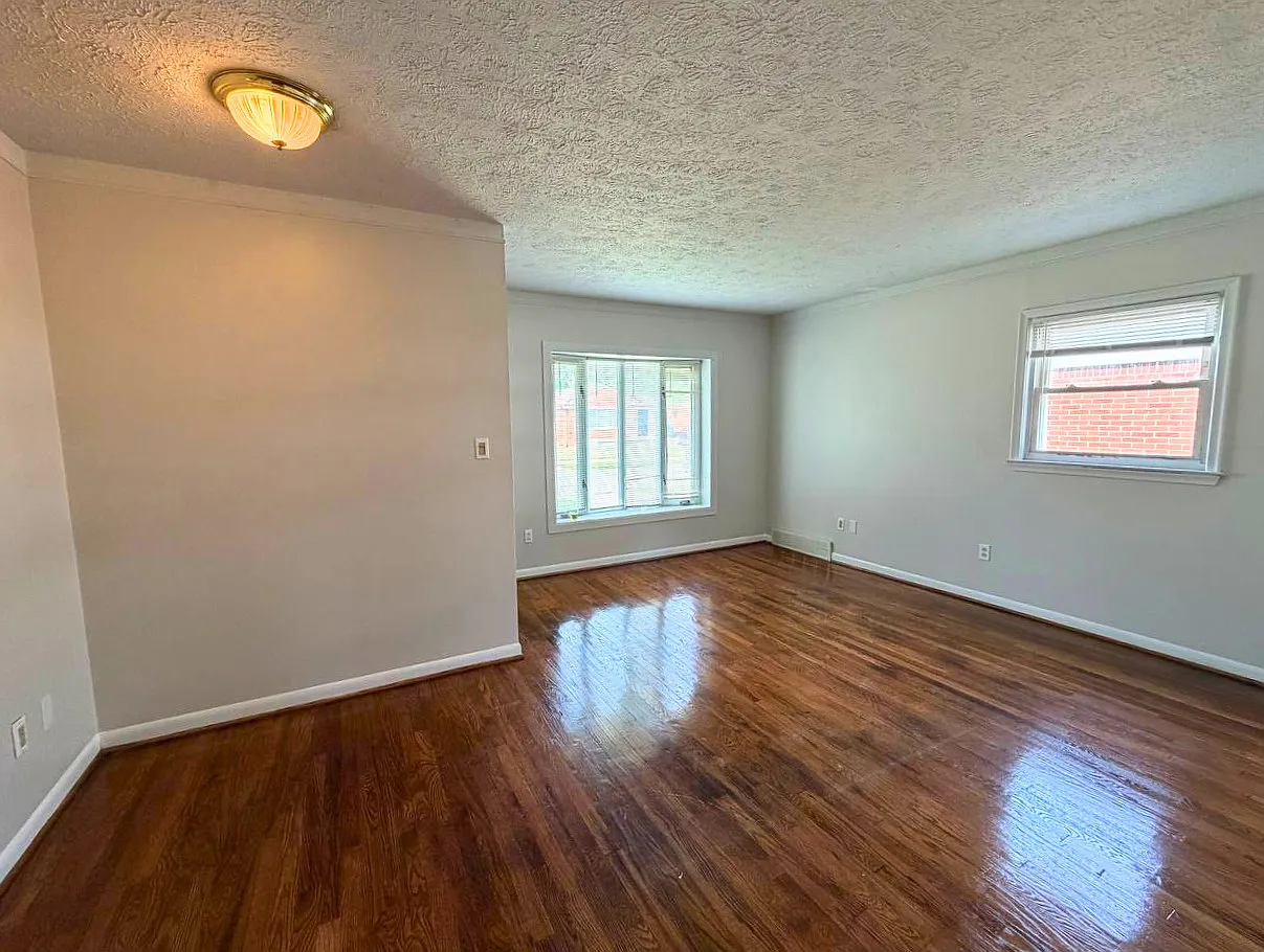3 bed, 1100 sqft, $1,600 — Photo 4