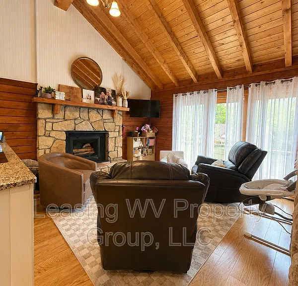 134 Woodbridge Dr — Photo 2