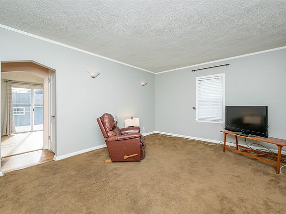 5th image of 5722 Lincoln Ave