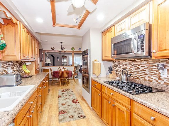 4th image of 5027 Harriett Dr