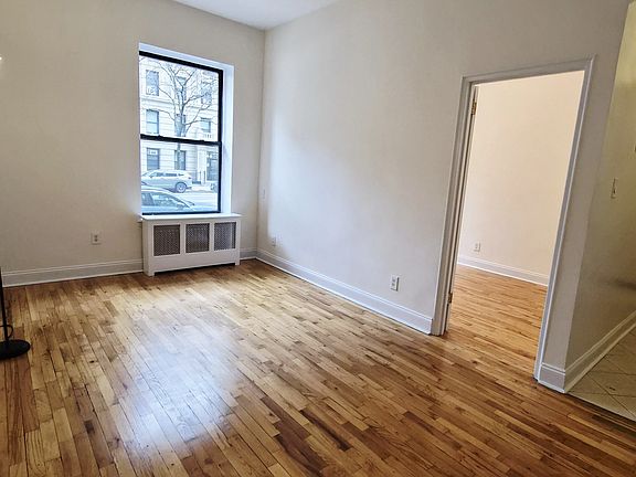 2nd image of 300 W 106th St APT 2