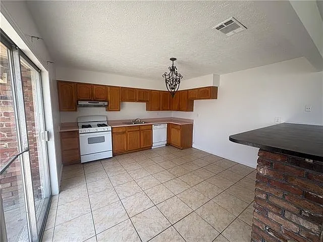 2404 Athania Pkwy — Photo 3