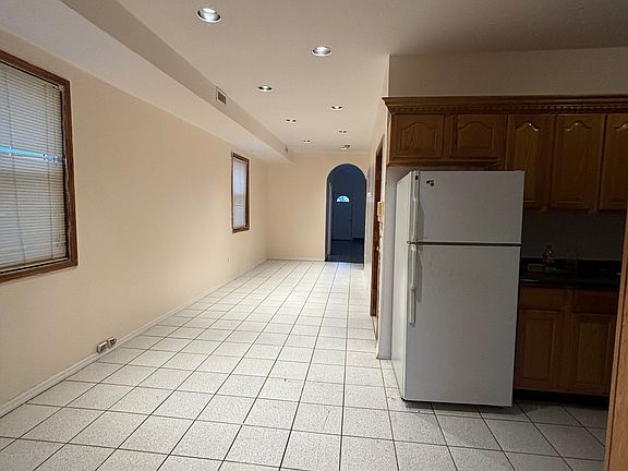 3rd image of 2143 E 22nd St Floor 1