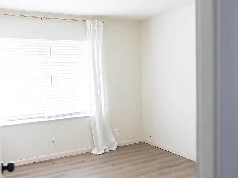 1811 W Hunt St — Photo 13