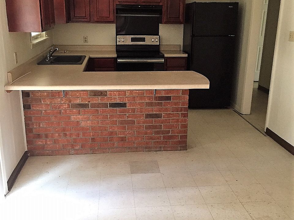 2nd image of 139 James Dr