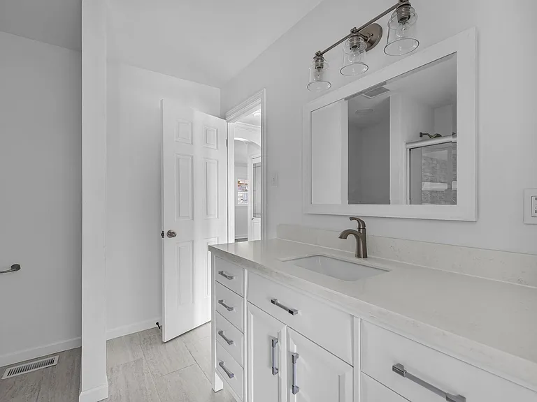 4861 Bethesda Rd — Photo 5