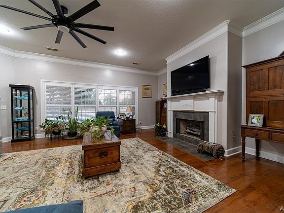 3rd image of 414 Browning Dr