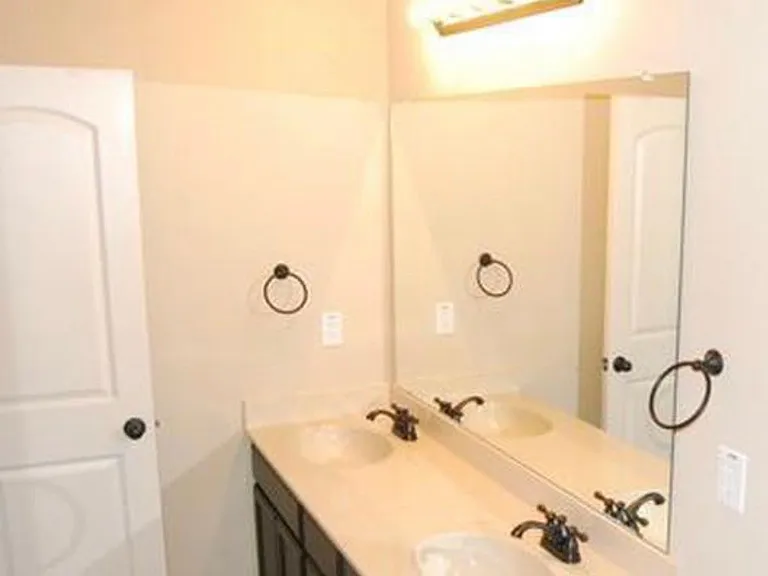 351 Orbit Dr — Photo 4