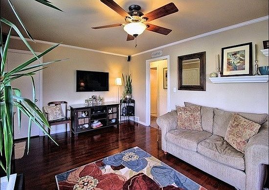 3rd image of 835 Lakewood Pl