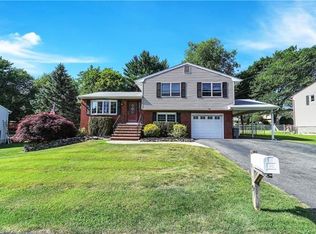9 Nordica Cir, Stony Pt, NY 10980