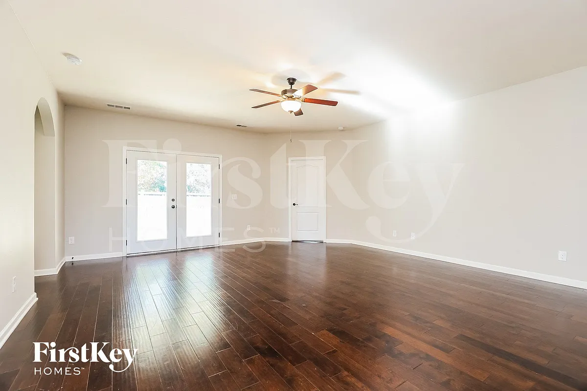 Building Photo - 831 Mesa Verde Pl