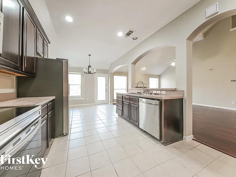 3108 Silver Creek Dr — Photo 7