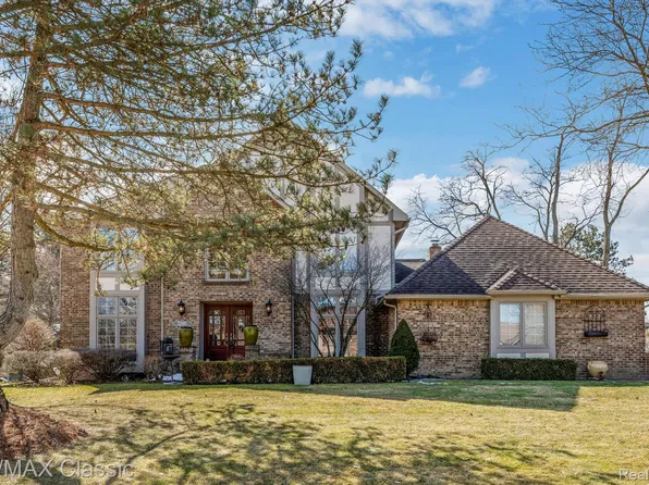 22185 Heatheridge Ln, Northville, MI 48167