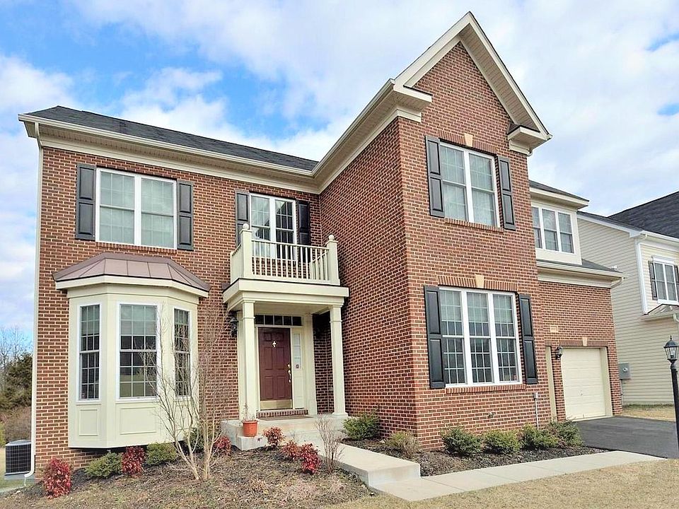 Just off Braddock Rd. in Aldie - 7BR/5BA w/2 Car Garage