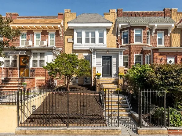 2713 Ditmars Blvd, Astoria, NY 11105