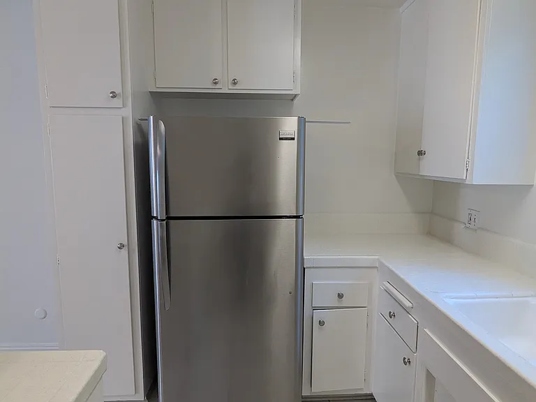 1009 E Grand Ave #1 — Photo 20