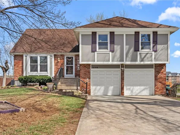 12189 S Fox Ridge Dr, Olathe, KS 66062