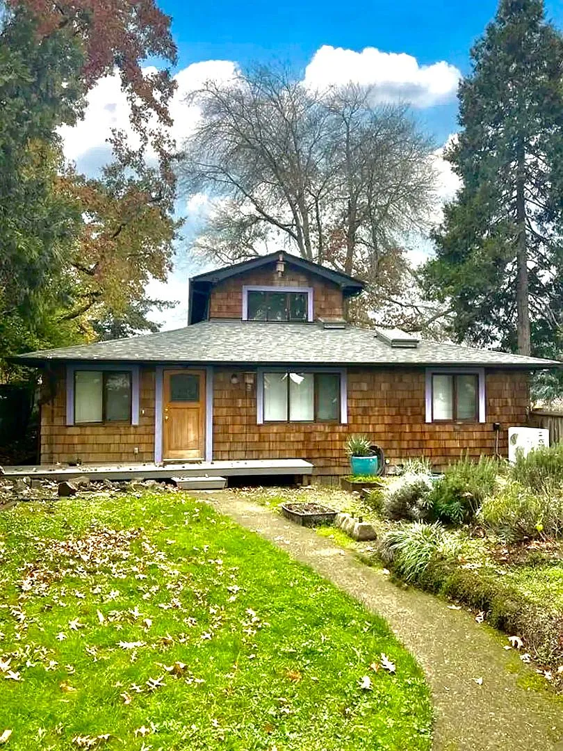 1810 Charnelton St — Photo 1