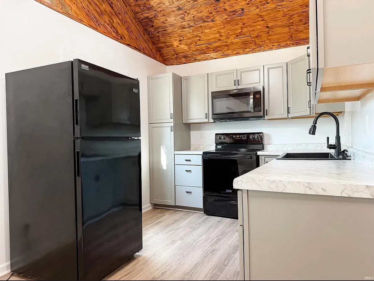 3 bed, 1120 sqft, $1,300 — Photo 4