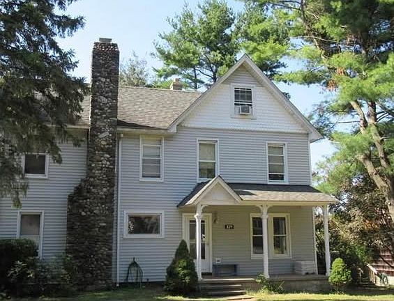 5th image of 834 Naugatuck Ave APT 3