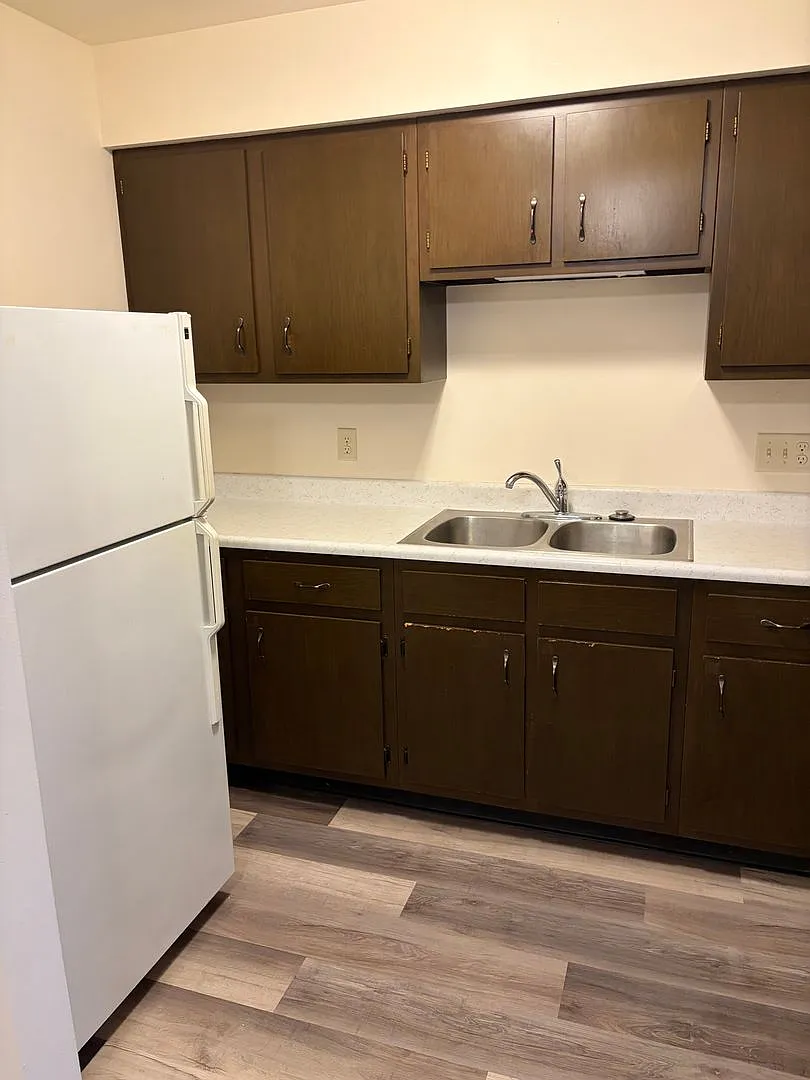 Fairway Drive Apartments — Photo 1