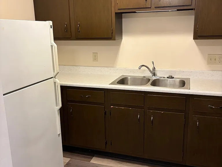 123 Parkview Cir — Photo 1