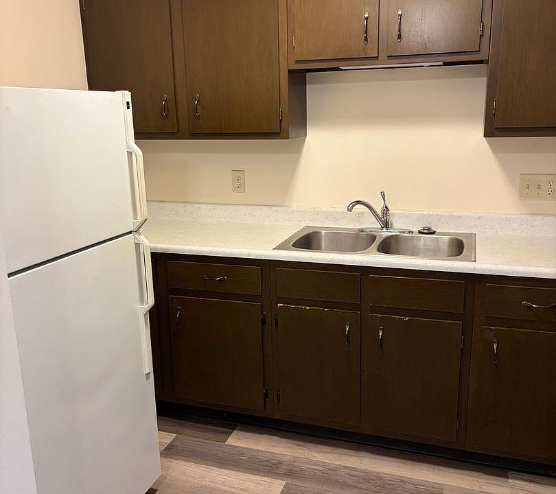 1st image of 123 Parkview Cir #2