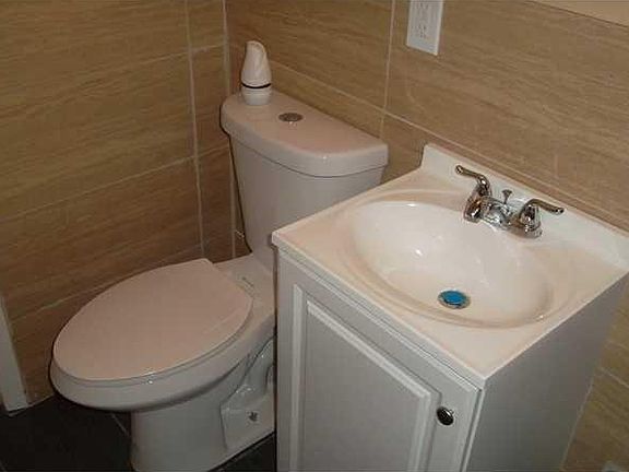 4th image of 3741 SW 31st Ct