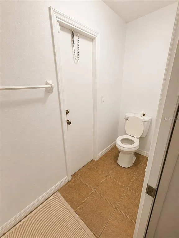 4 bed, 2.0 bath, 1844 sqft, $2,300 — Photo 2