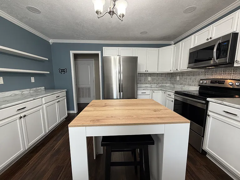 501 Columbus St — Photo 9