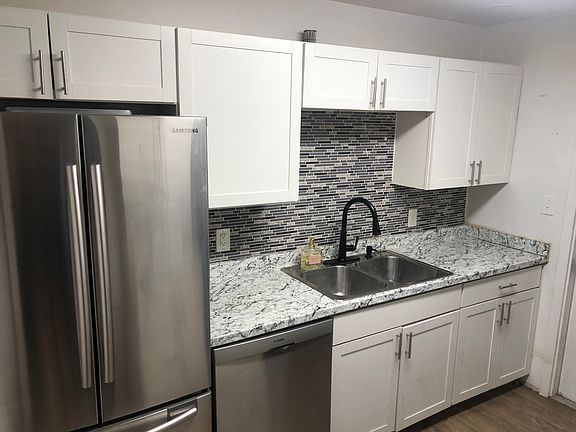 Glass tile backsplash & newer cabinets