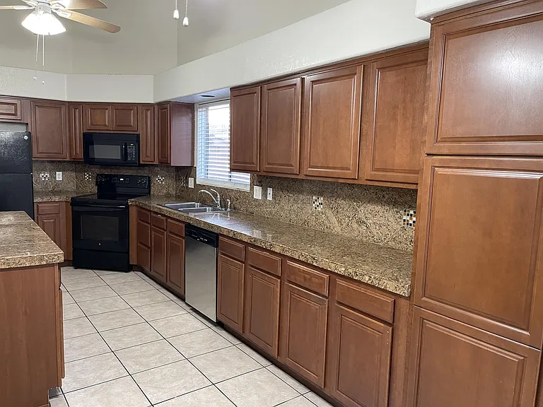 Palo Verde Homes - 6607 89th Ave — Photo 5