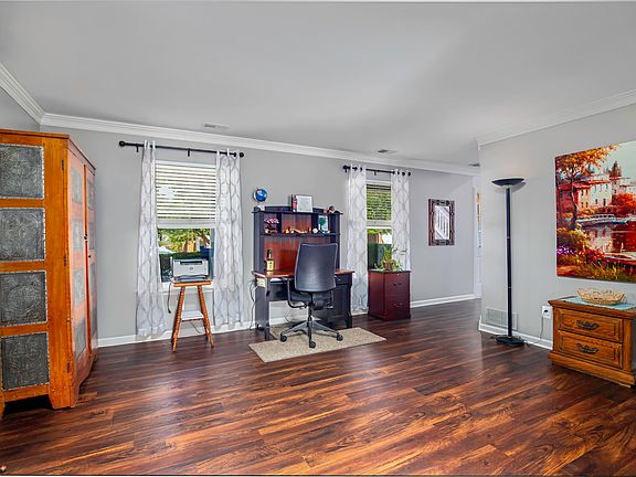 5th image of 641 Regent Rd