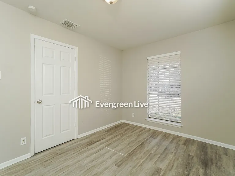 8919 Palm Crest St — Photo 10