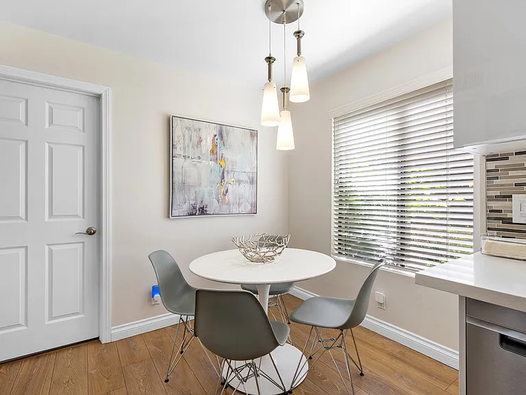 236 N Louise St #109 — Photo 12