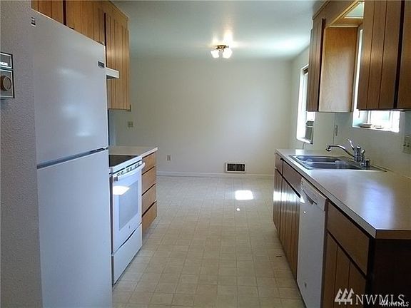 5th image of 8308 Lake St SW