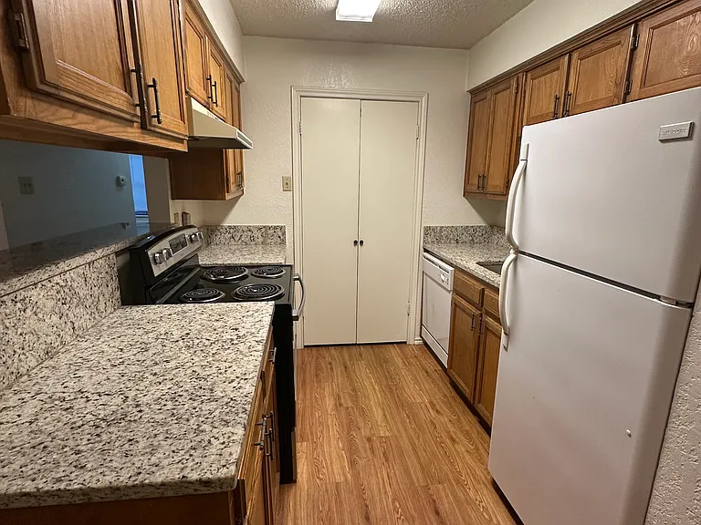 924 W Chestnut St #5 — Photo 4