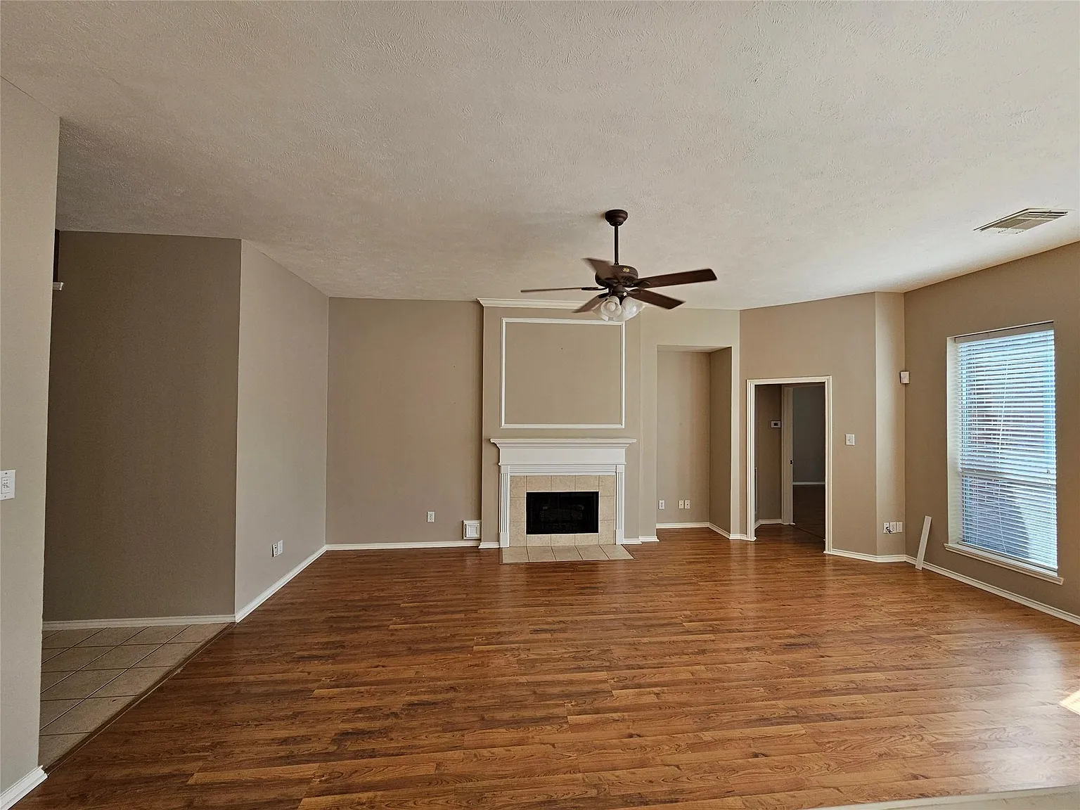 4 bed, 2.0 bath, 2432 sqft, $2,700 — Photo 4