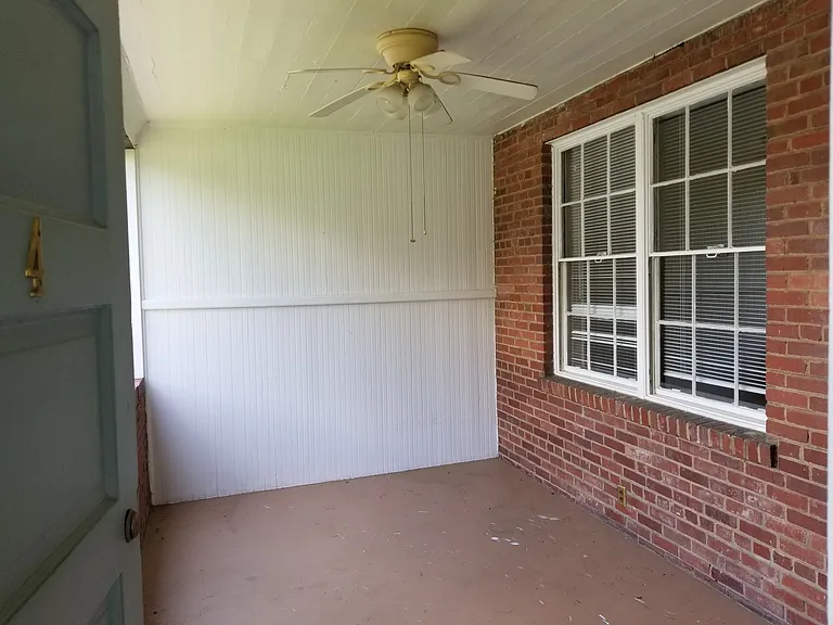 Mount Vernon Ave Apartments — Photo 15
