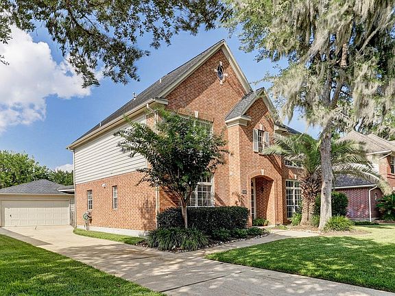 7323 Emerald Glen Drive is a gorgeous two story home with detached garage - presented by Sara Nguyen
